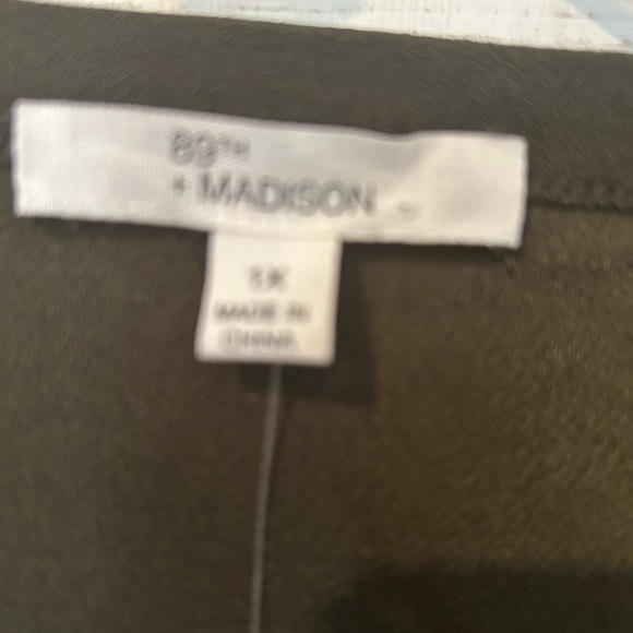 NWT 89th & Madison Olive Knit Short SleeveTop. - Picture 4 of 6